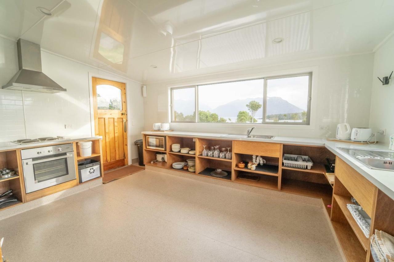 Lone Moose Backpackers Hostel Te Anau Buitenkant foto